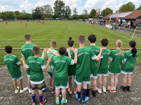 Pokalkrimi in der Sonne – 3. Platz für Fußball-AG in Nienburg